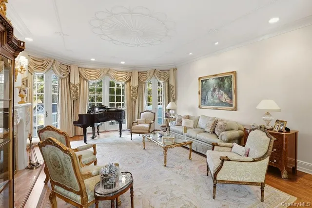 $4,400,000 | 1 Beech Tree Lane, Glen Head, NY 11545