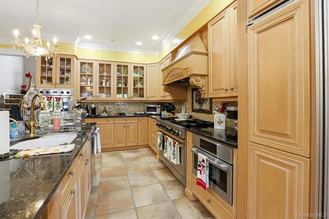 $4,400,000 | 1 Beech Tree Lane, Glen Head, NY 11545