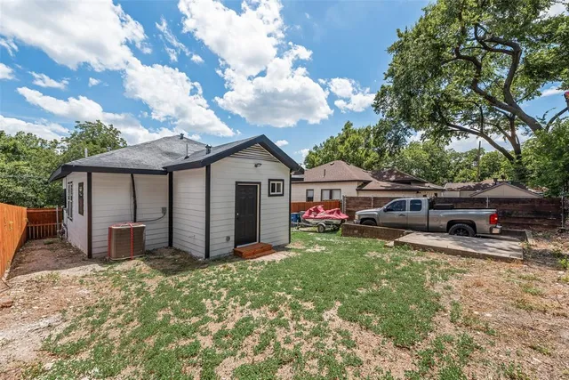 a view of a house with backyard and sitting area