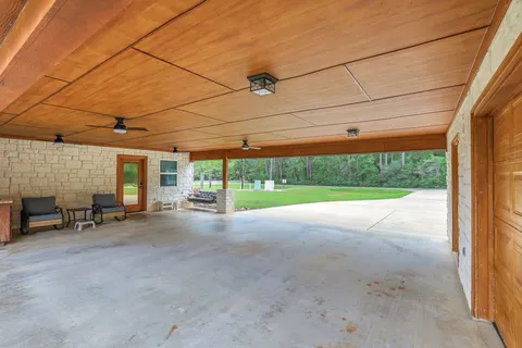 $395,000 | 413 Barnett Lane, Livingston, TX 77351