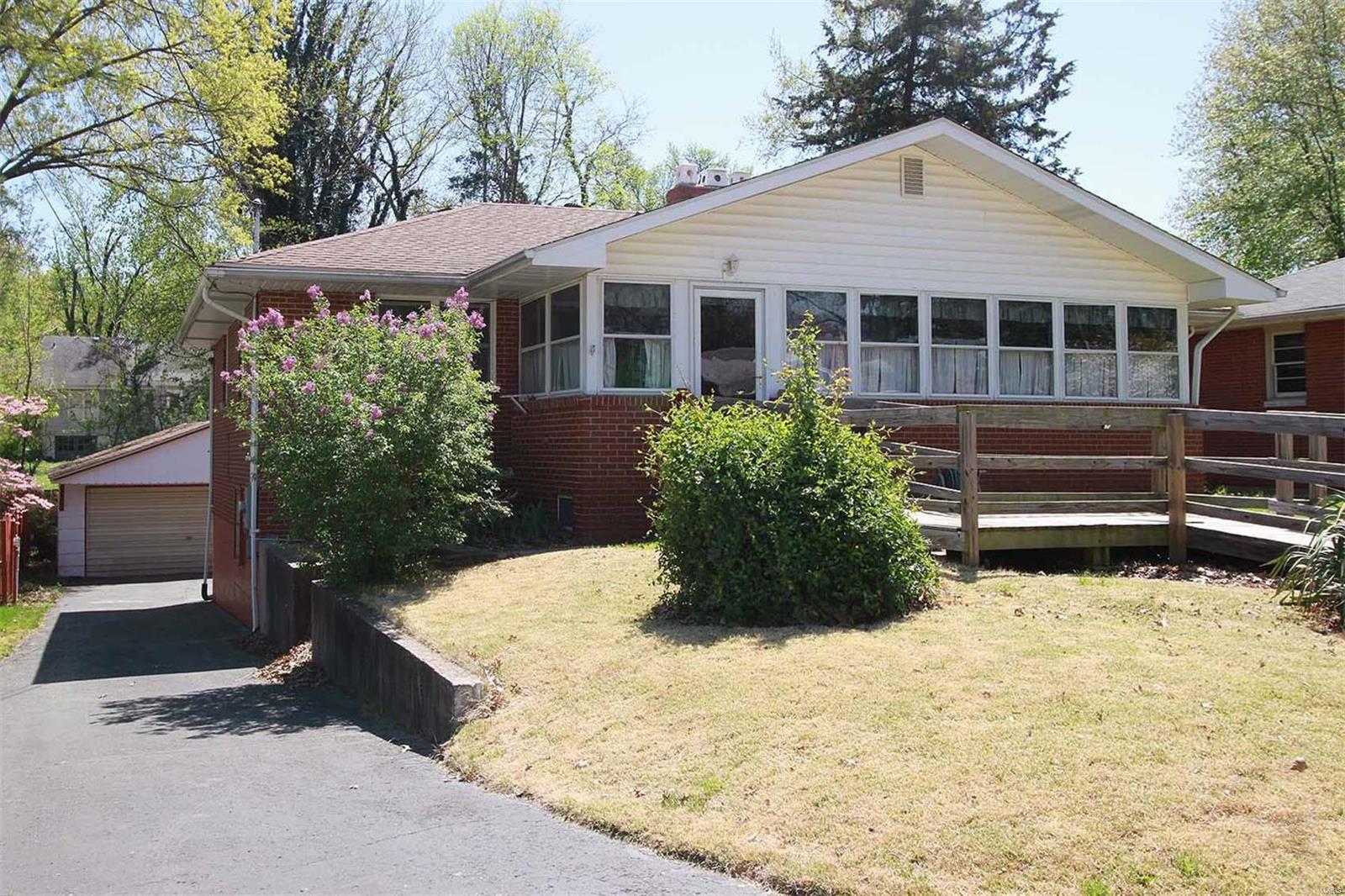3211 Edwards Street Alton, IL 62002 - Photo 1 of 19 Gallery Image 1