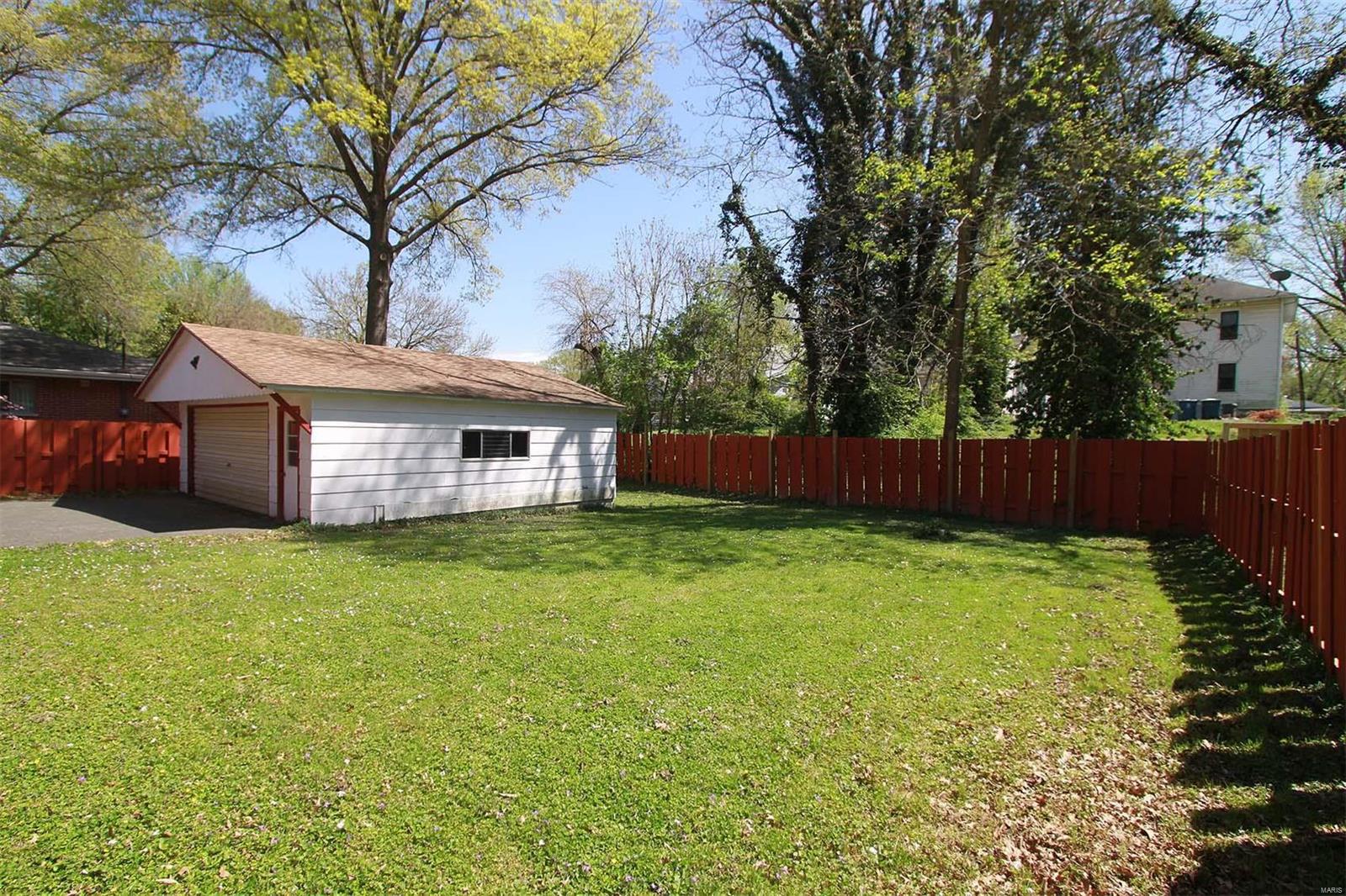 3211 Edwards Street Alton, IL 62002 - Photo 2 of 19 Gallery Image 2