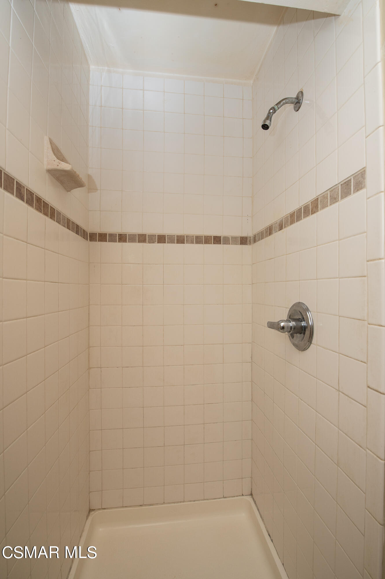492 Graham Avenue Camarillo, CA 93010 - Photo 17 of 33 a bathroom with a shower