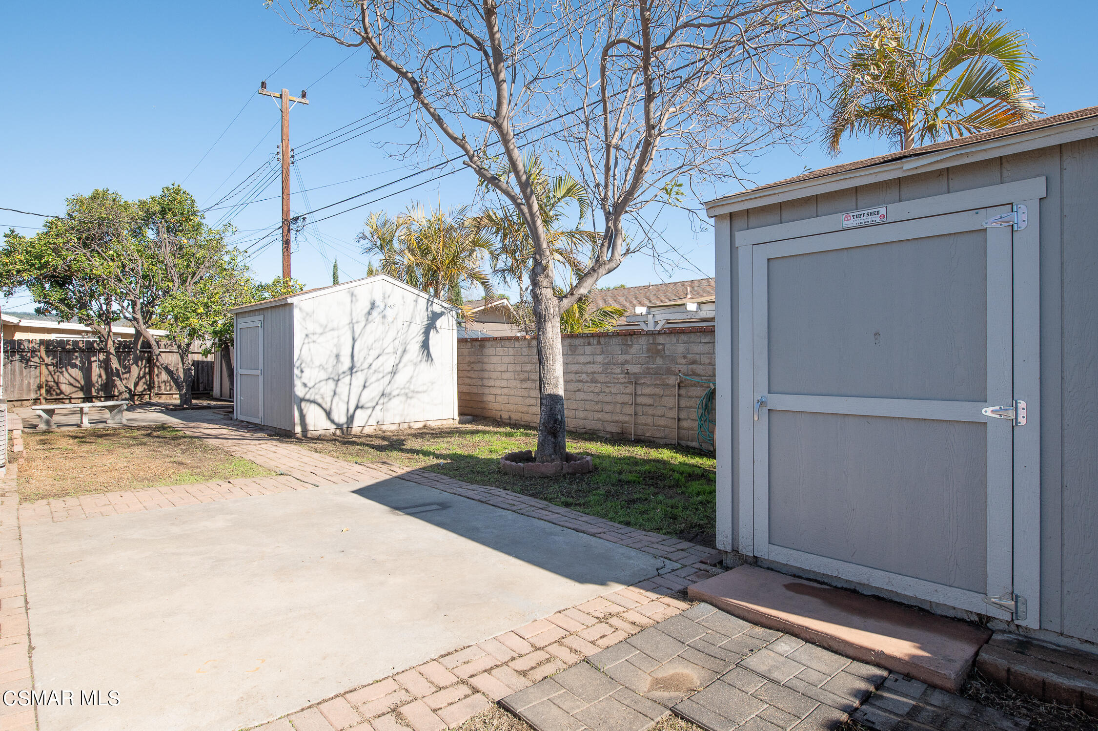 492 Graham Avenue Camarillo, CA 93010 - Photo 27 of 33 a backyard of a house