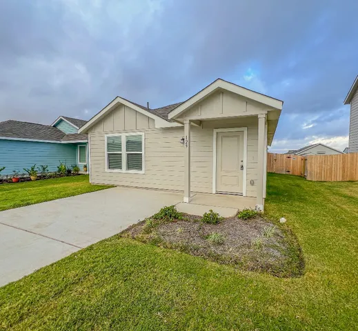 $1,400 | 129 Hellcats Way, Jarrell, TX 76537