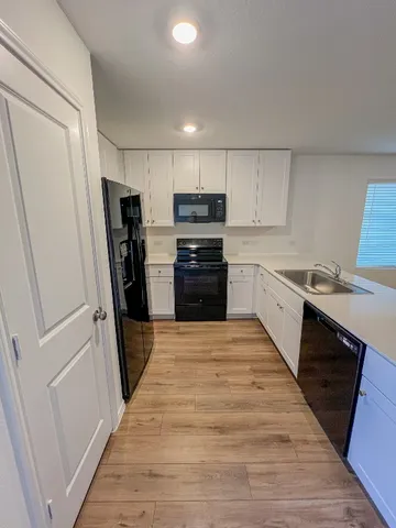 $1,400 | 129 Hellcats Way, Jarrell, TX 76537