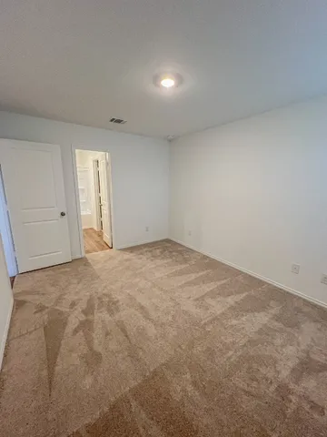 $1,400 | 129 Hellcats Way, Jarrell, TX 76537