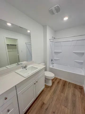 $1,400 | 129 Hellcats Way, Jarrell, TX 76537