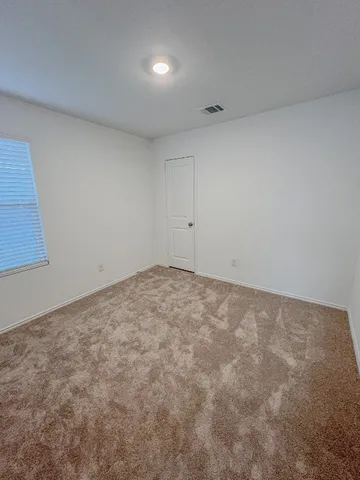 $1,400 | 129 Hellcats Way, Jarrell, TX 76537