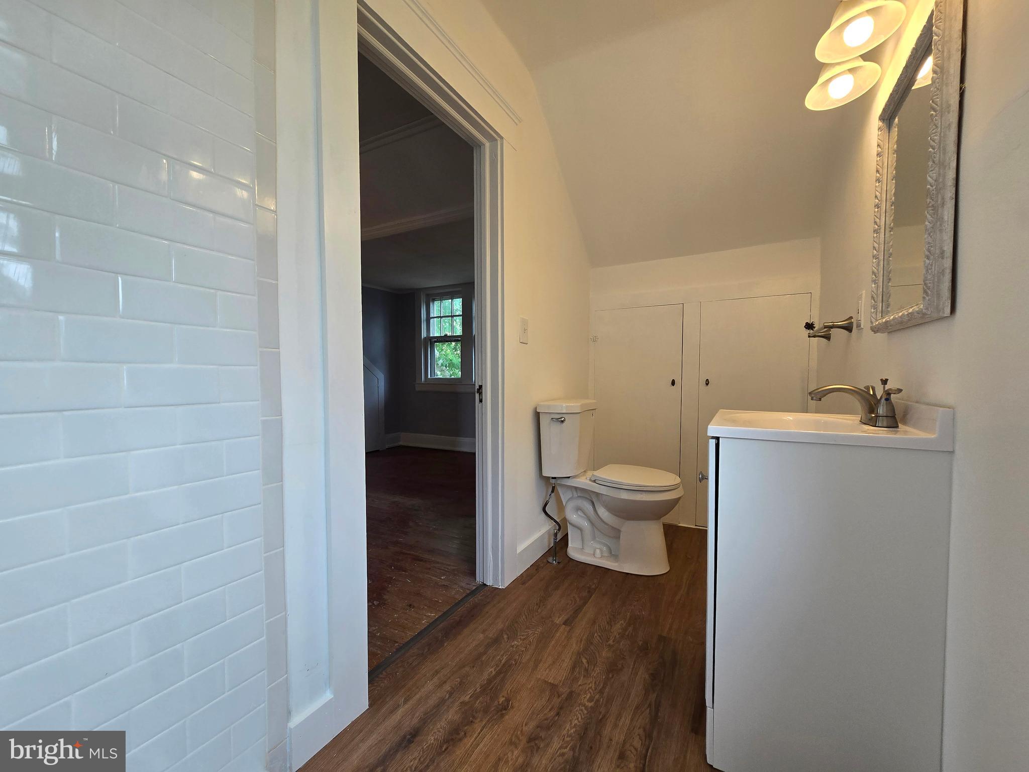 220 Meadow Road Pasadena, MD 21122 - Photo 15 of 28 4x10 primary bath