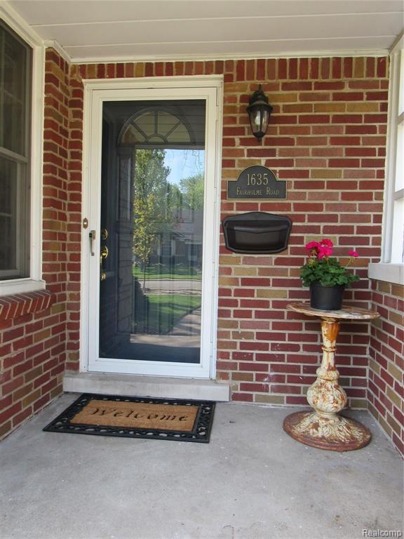 1635 Fairholme Road Grosse Pointe Woods, MI 48236 - Photo 5 of 42