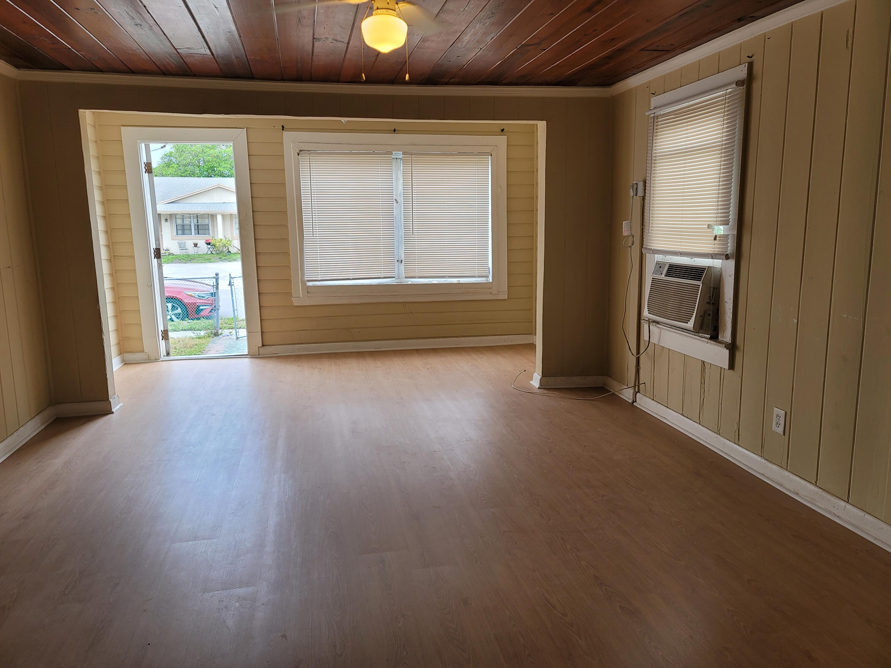 628 West 7th Street Riviera Beach, FL 33404 - Photo 4 of 10 Great Room to Florida Room