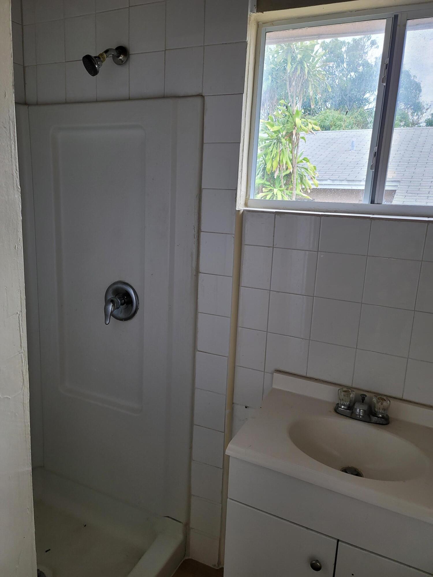 628 West 7th Street Riviera Beach, FL 33404 - Photo 6 of 10 Master Bath