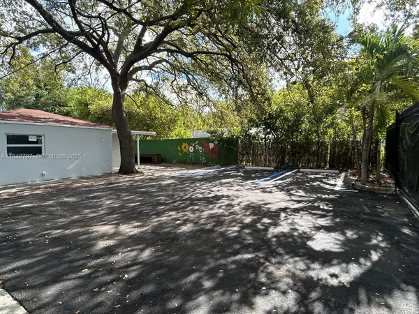 $4,100 | 181 Northwest 44th Street, Unit 181, Miami, FL 33127