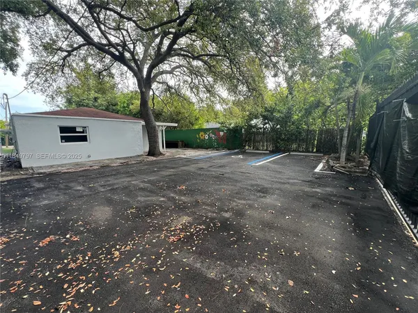 $4,100 | 181 Northwest 44th Street, Unit 181, Miami, FL 33127