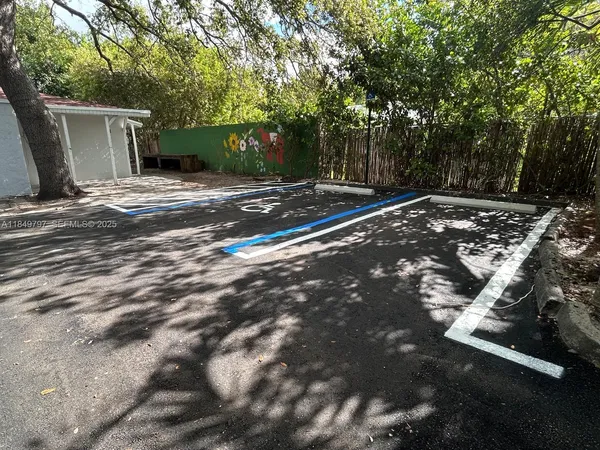 $4,100 | 181 Northwest 44th Street, Unit 181, Miami, FL 33127