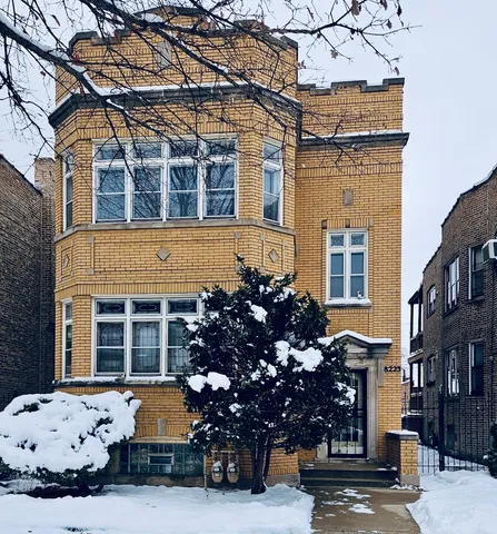 $1,800 | 8223 South May Street, Unit 2, Chicago, IL 60620