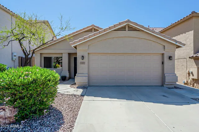 a picture of a very nice looking building