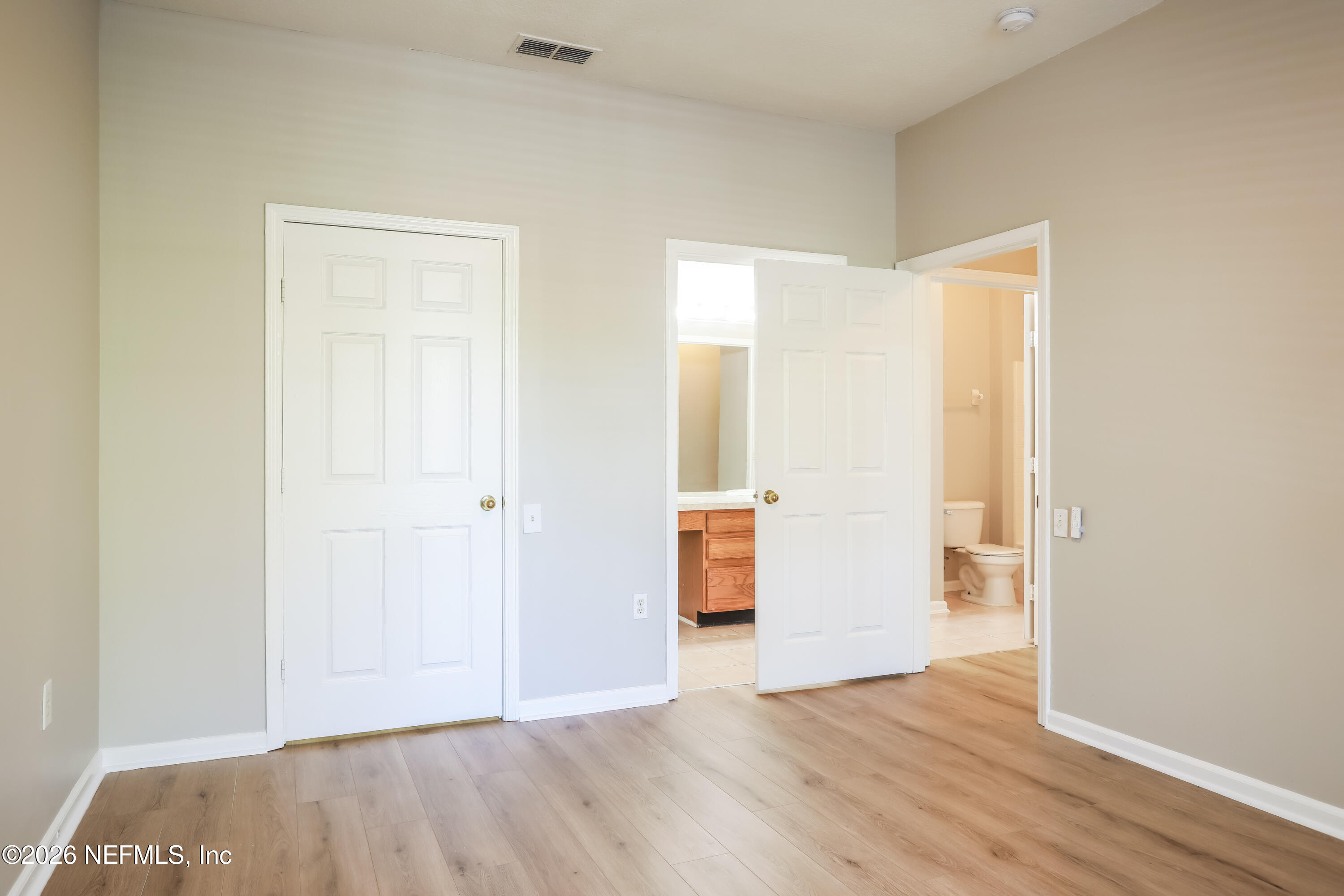 10550 Baymeadows Road, Unit 610 Jacksonville, FL 32256 - Photo 14 of 23 15-photo-Bedroom-cec32294-51d6-4858-bceb