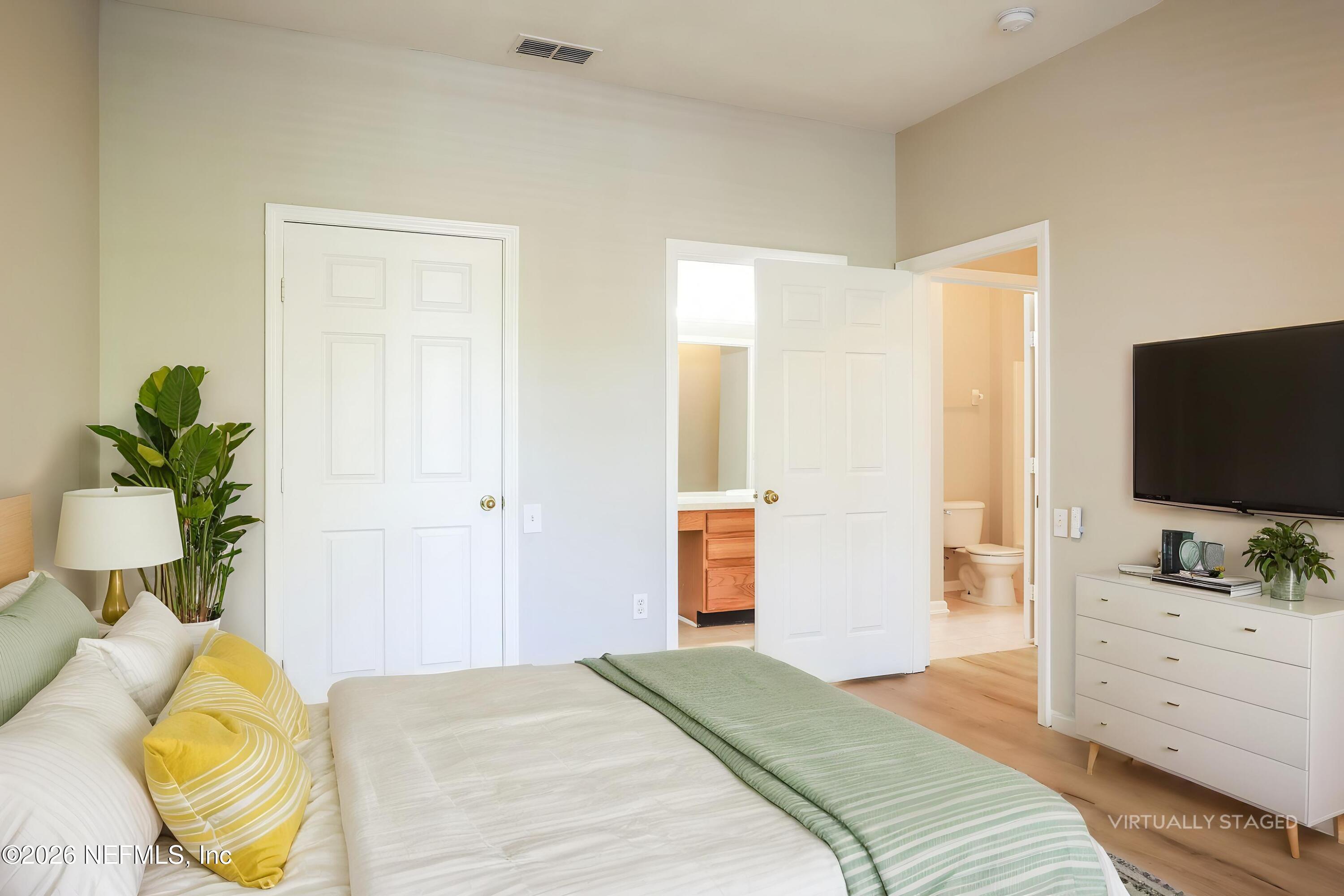 10550 Baymeadows Road, Unit 610 Jacksonville, FL 32256 - Photo 15 of 23 16-photo-VS---Main-Bedroom-e52492f8-7203