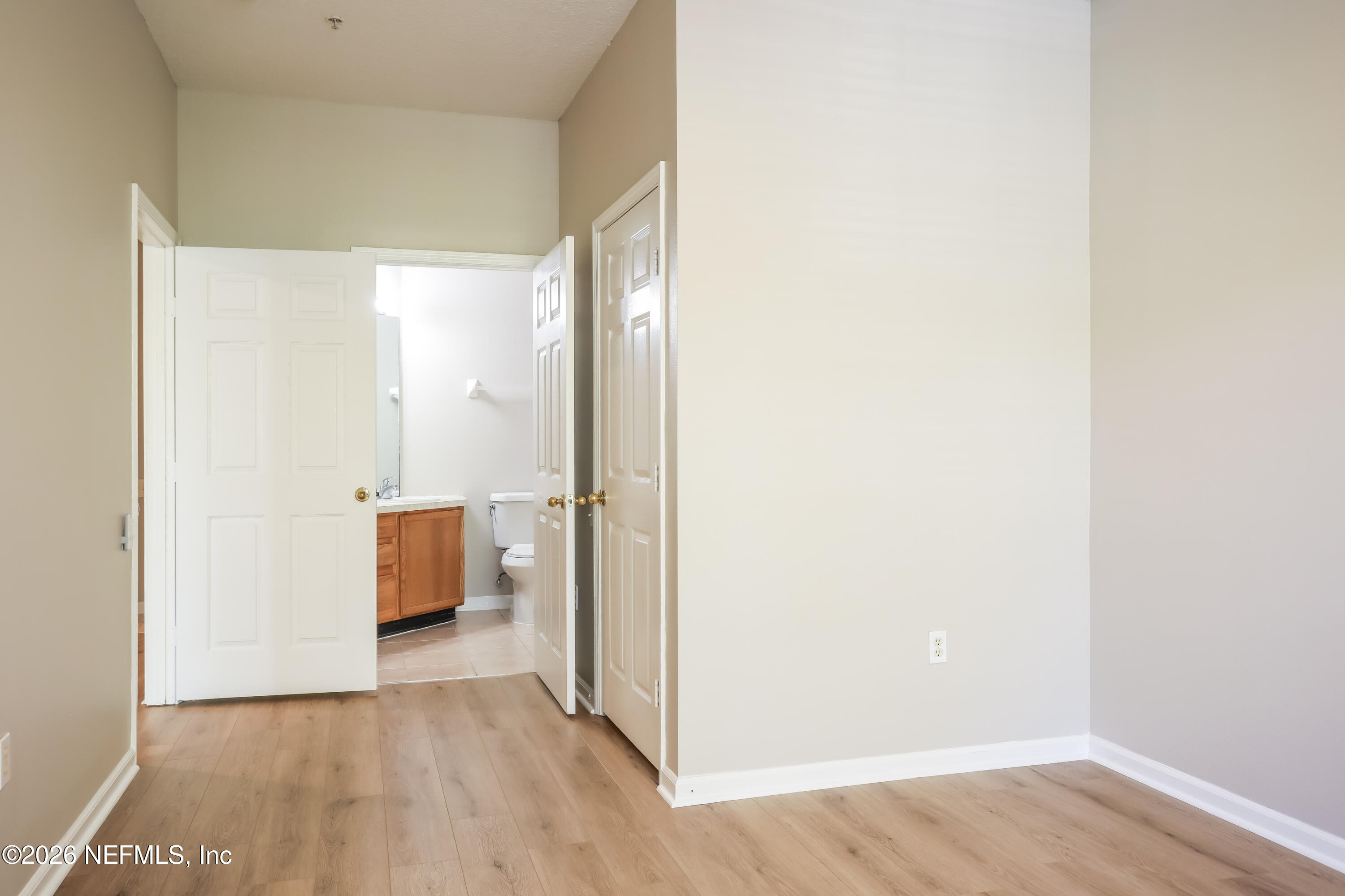 10550 Baymeadows Road, Unit 610 Jacksonville, FL 32256 - Photo 9 of 23 10-photo-Main-Bedroom-c5070976-29f2-4376