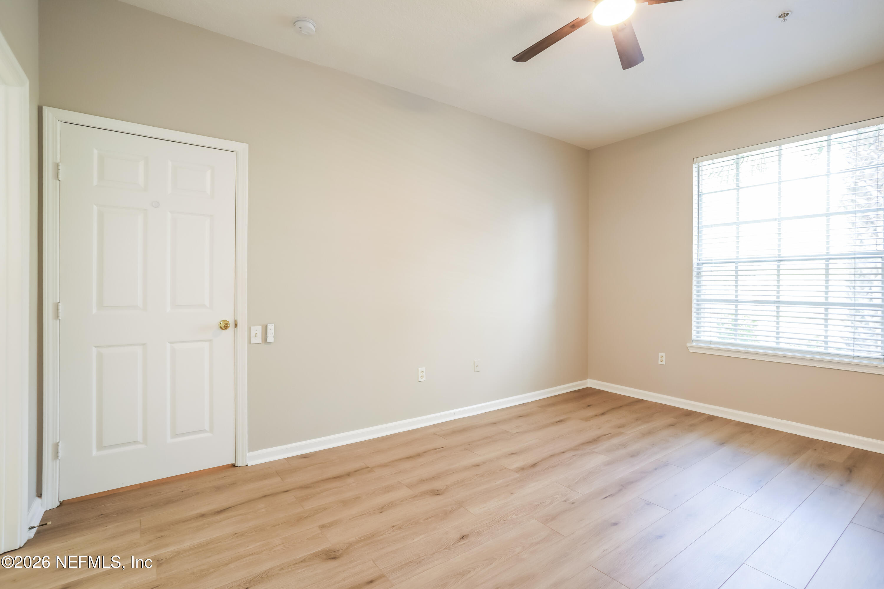 10550 Baymeadows Road, Unit 610 Jacksonville, FL 32256 - Photo 10 of 23 11-photo-Main-Bedroom-45e4944f-8754-43e1