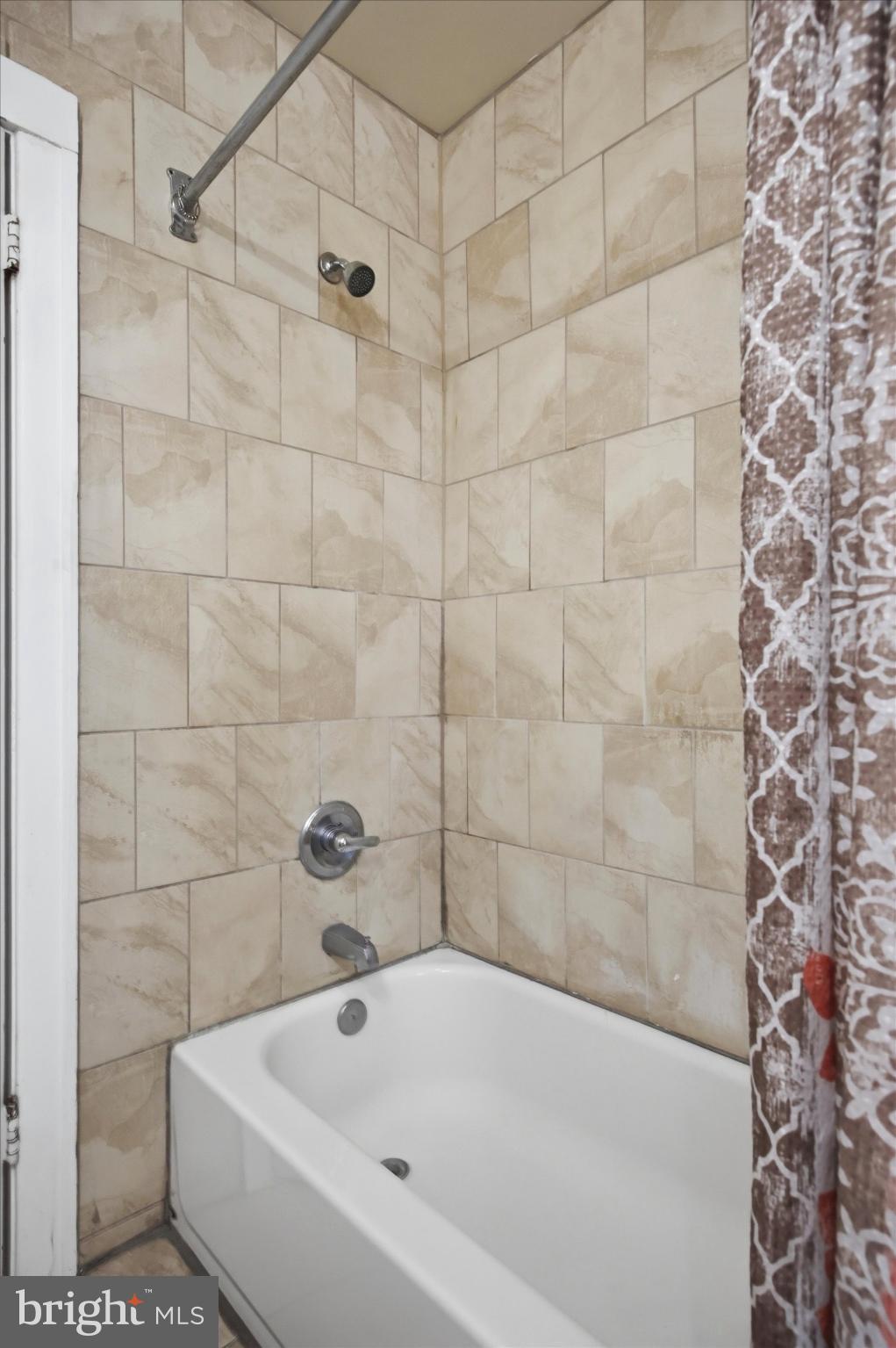 7 Rhodes Avenue Collingdale, PA 19023 - Photo 13 of 27 a bathroom with a bathtub