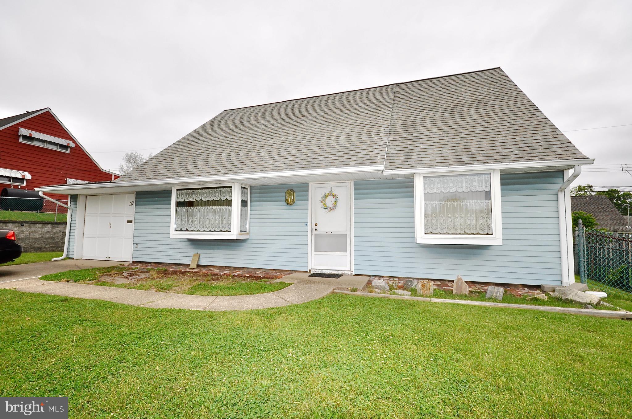 37 Calicobush Road Levittown, PA 19057 - Photo 1 of 29 Gallery Image 1