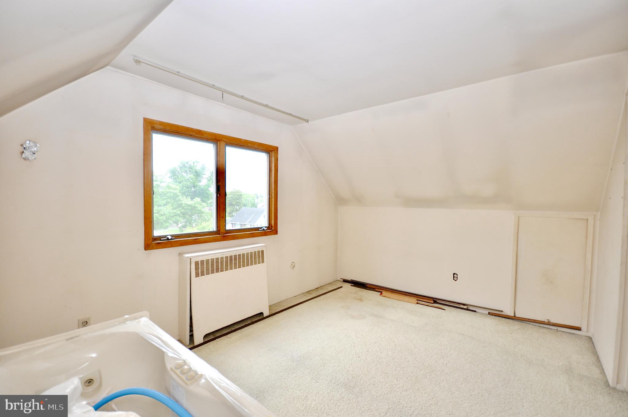 37 Calicobush Road Levittown, PA 19057 - Photo 17 of 29 2nd upairs bedroom