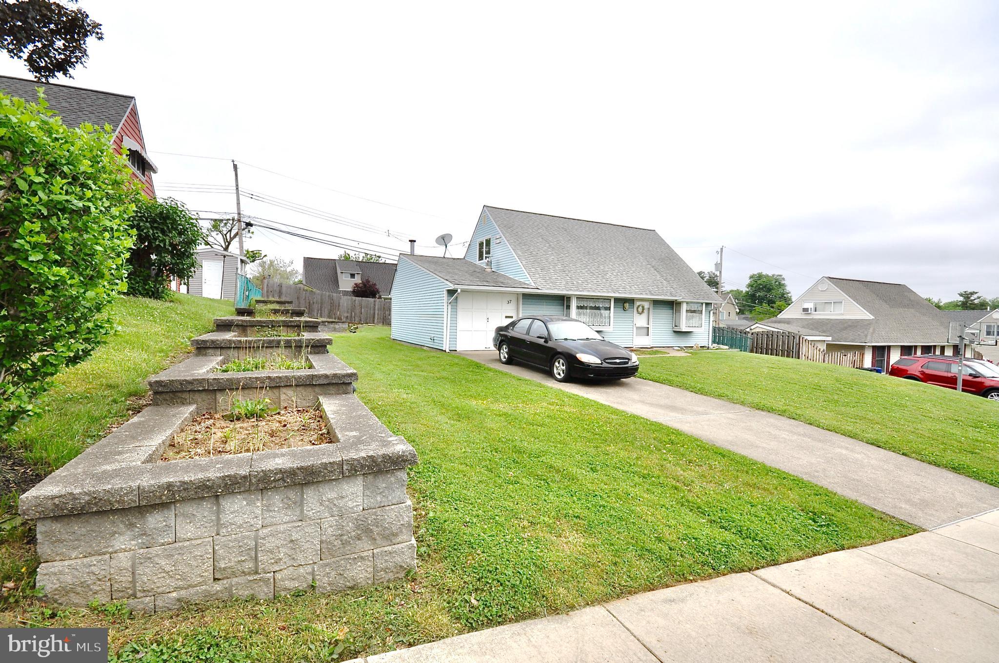 37 Calicobush Road Levittown, PA 19057 - Photo 2 of 29 Beautiful Retaining wall with flower beds