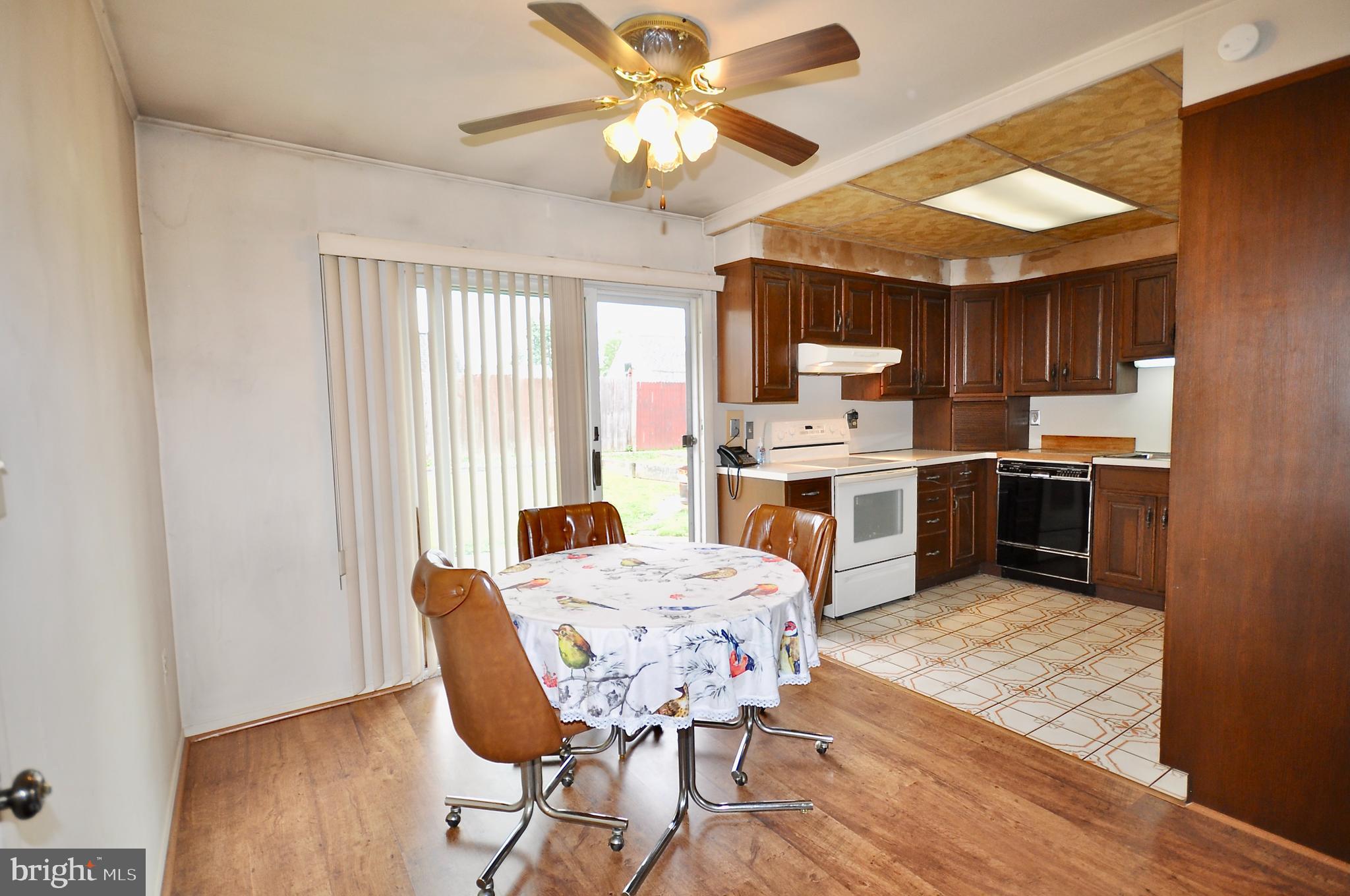 37 Calicobush Road Levittown, PA 19057 - Photo 6 of 29 Gallery Image 6