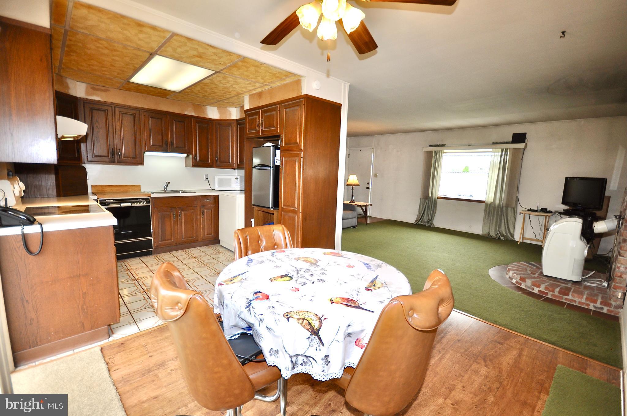 37 Calicobush Road Levittown, PA 19057 - Photo 8 of 29 Gallery Image 8
