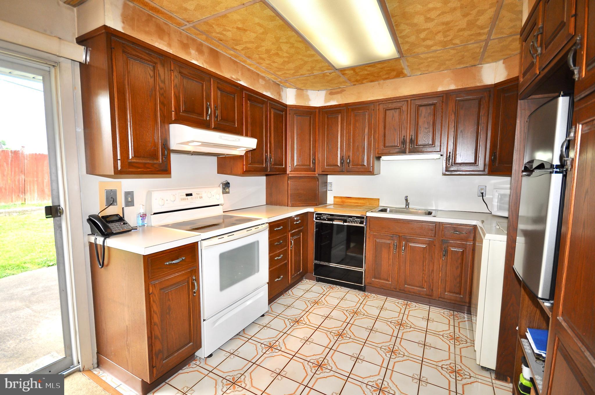 37 Calicobush Road Levittown, PA 19057 - Photo 9 of 29 Gallery Image 9