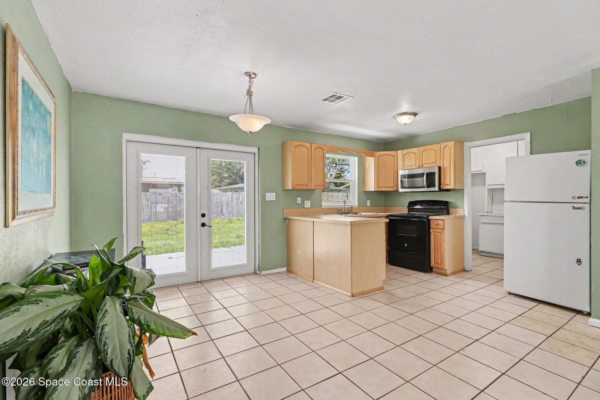 620 Cherokee Avenue Melbourne, FL 32935 - Photo 9 of 27 008_file_7826