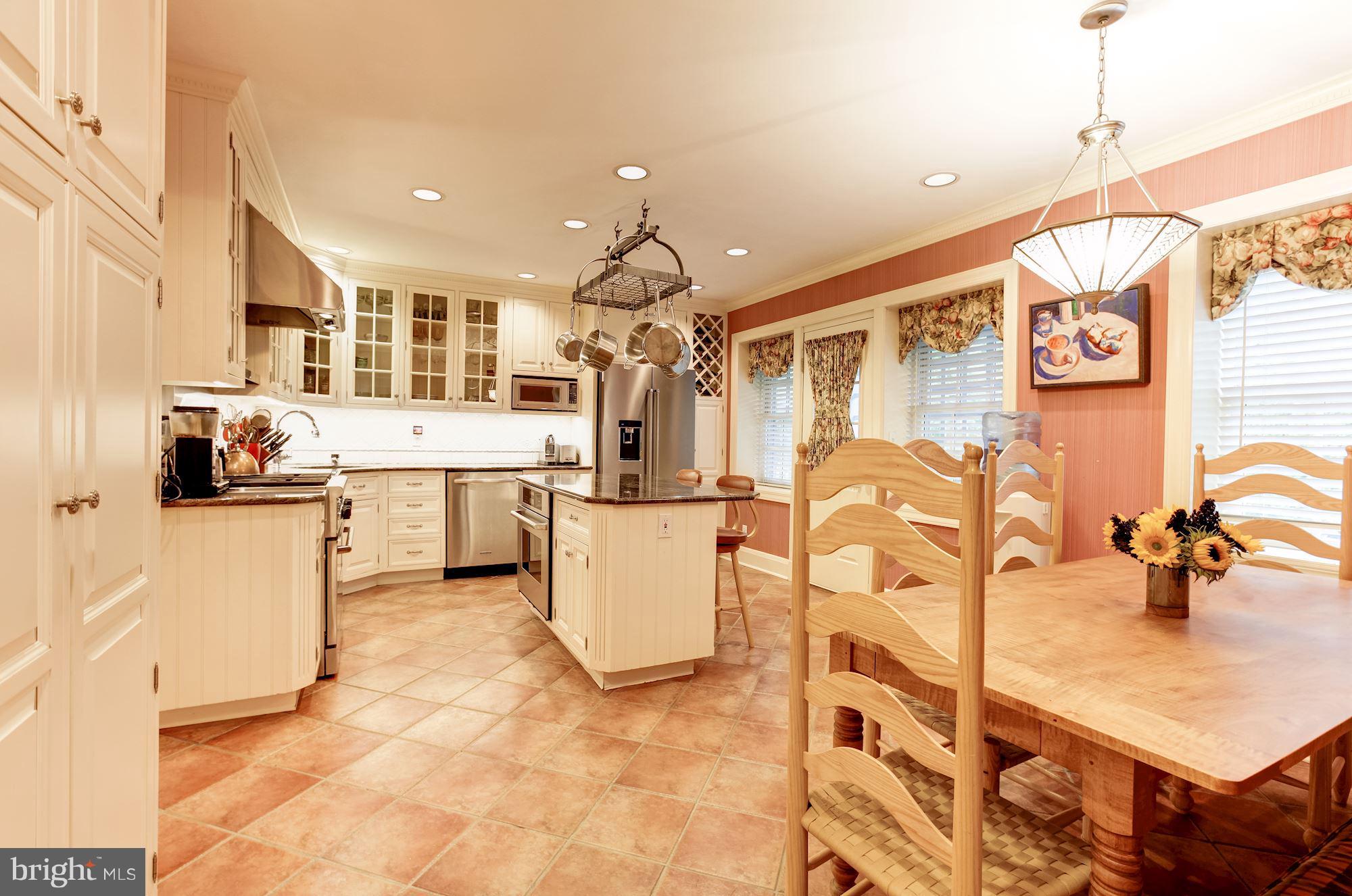 7706 Crossland Road Baltimore, MD 21208 - Photo 13 of 30 Eat-In Gourmet Kitchen w/ Banquet