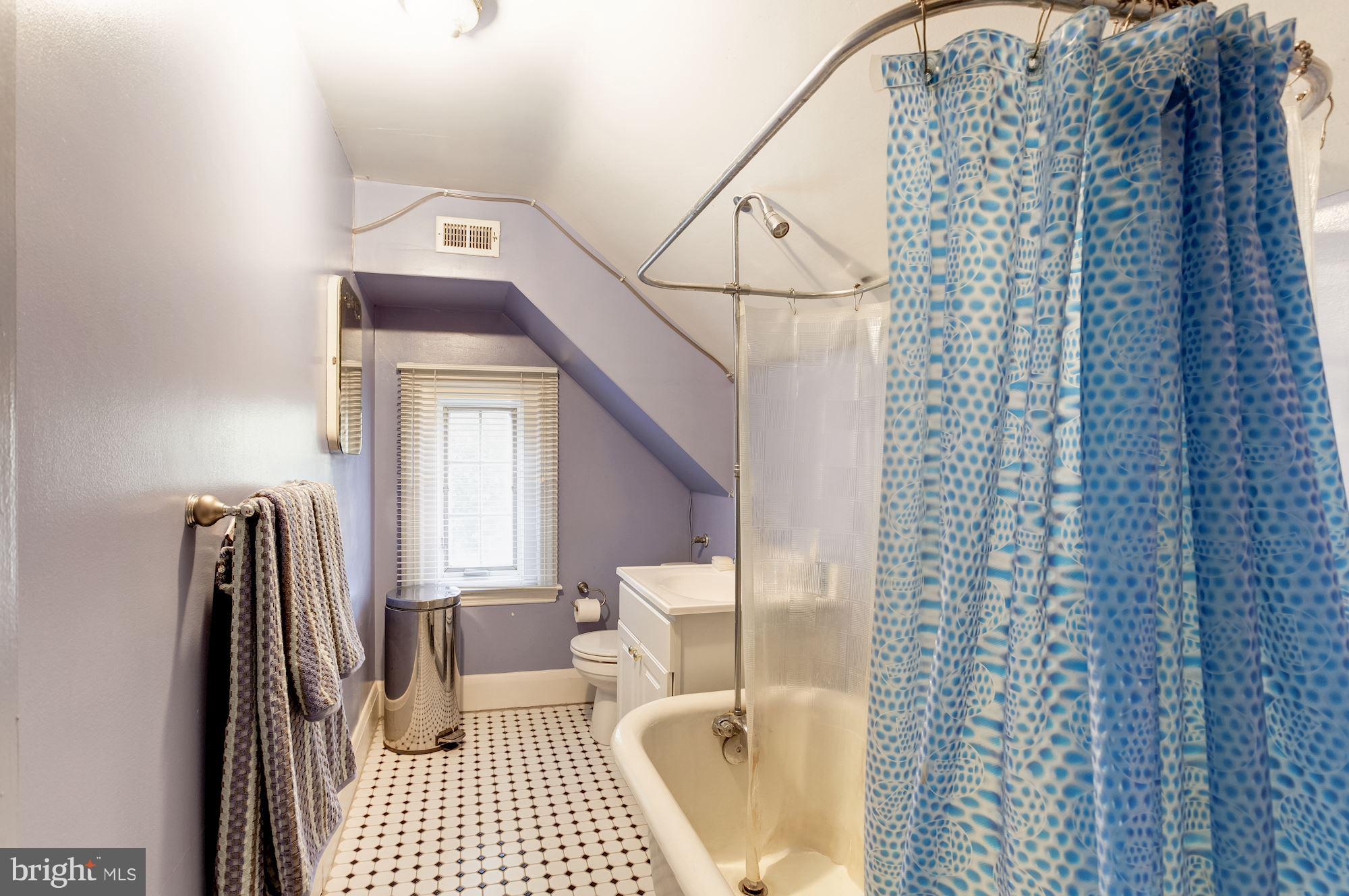 7706 Crossland Road Baltimore, MD 21208 - Photo 26 of 30 Upper Level Bath