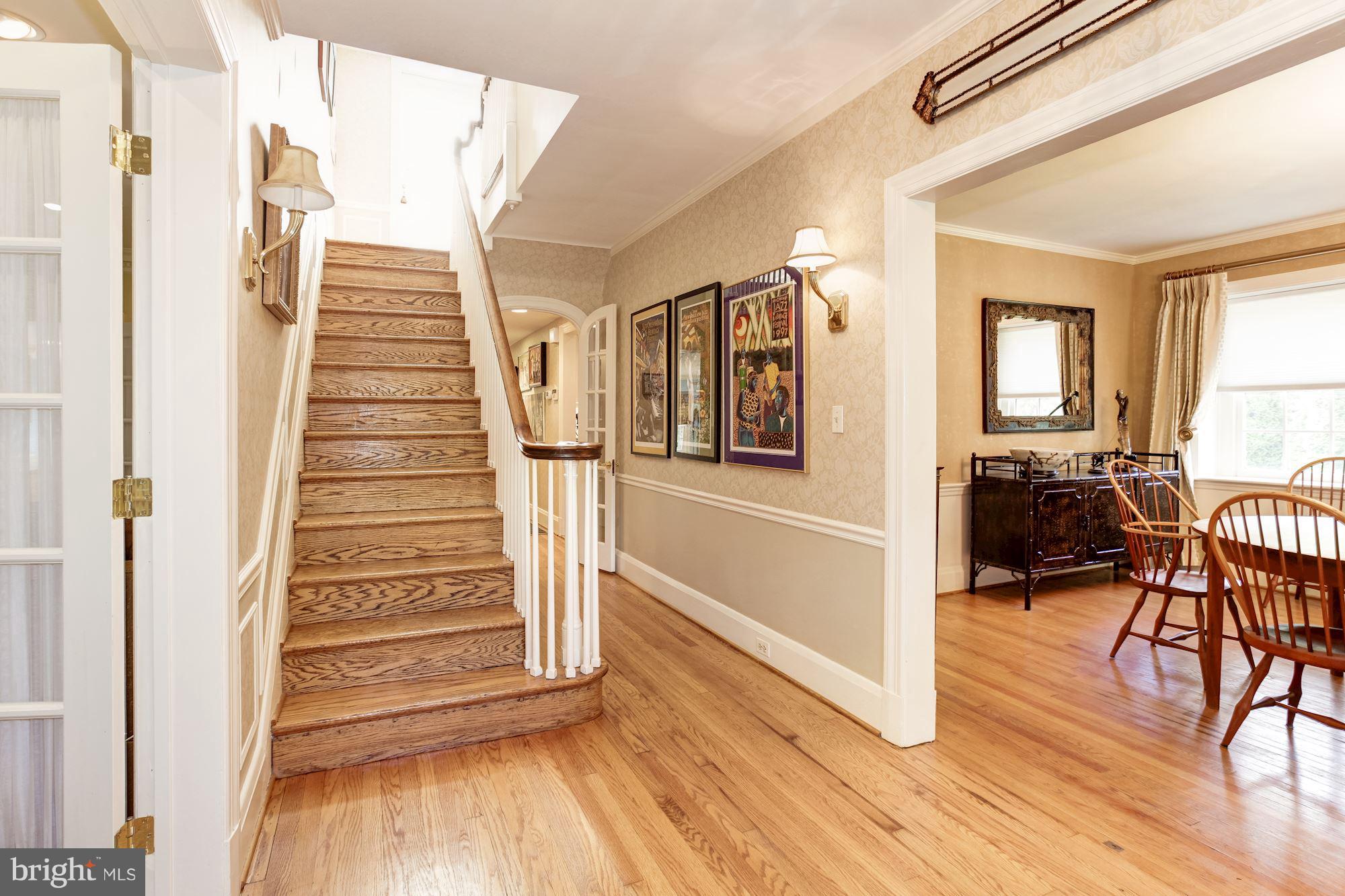 7706 Crossland Road Baltimore, MD 21208 - Photo 4 of 30 Foyer w/ Traditional Layout