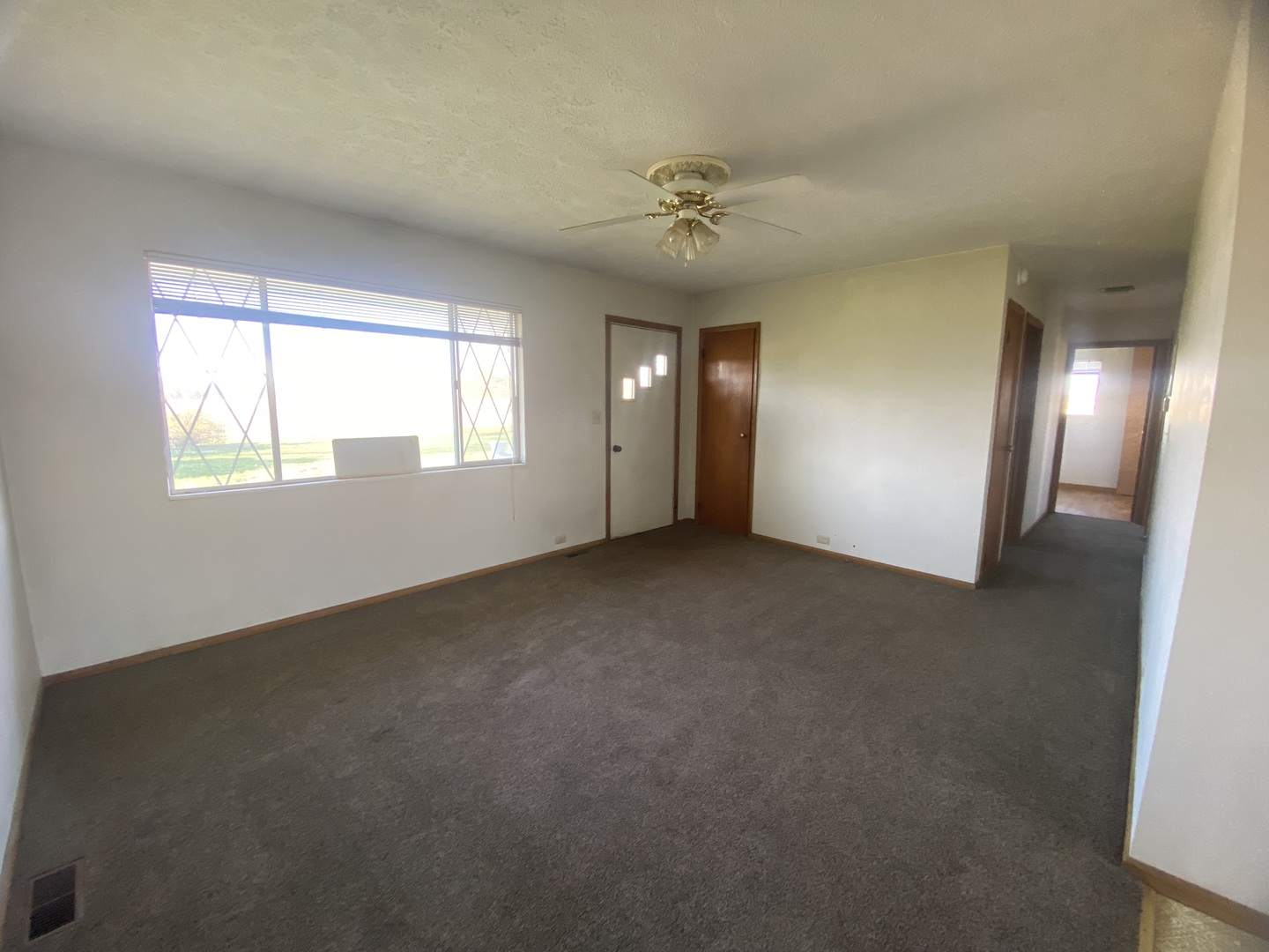 8562 East Park Street Road Du Quoin, IL 62832 - Photo 14 of 17 a view of an empty room with a window
