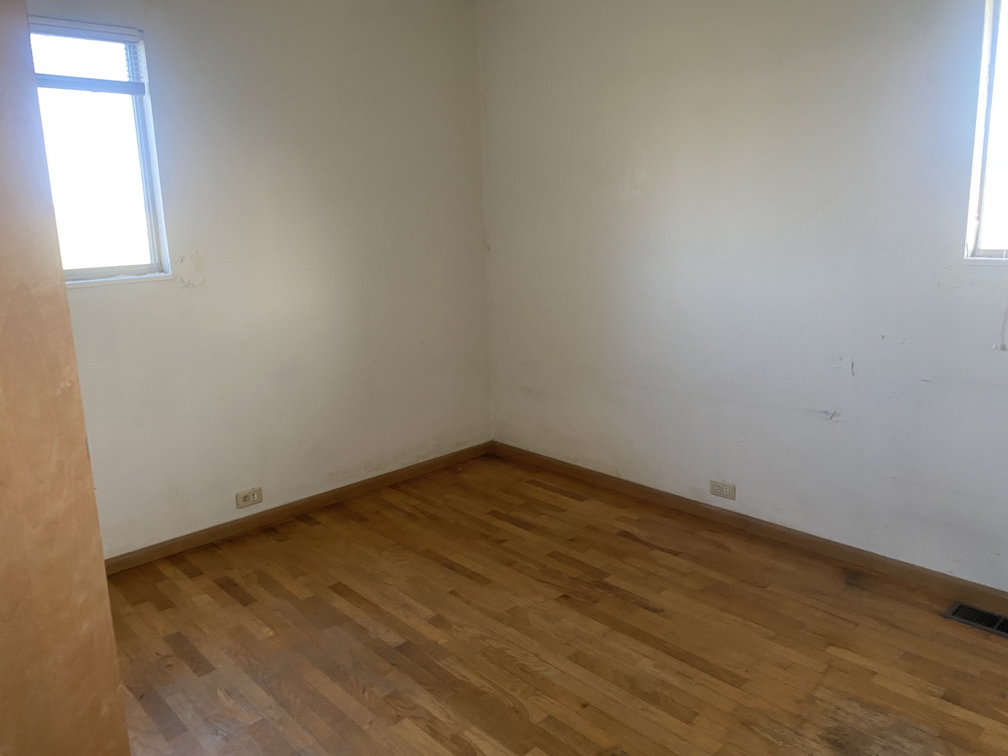 8562 East Park Street Road Du Quoin, IL 62832 - Photo 10 of 17 an empty room with a window