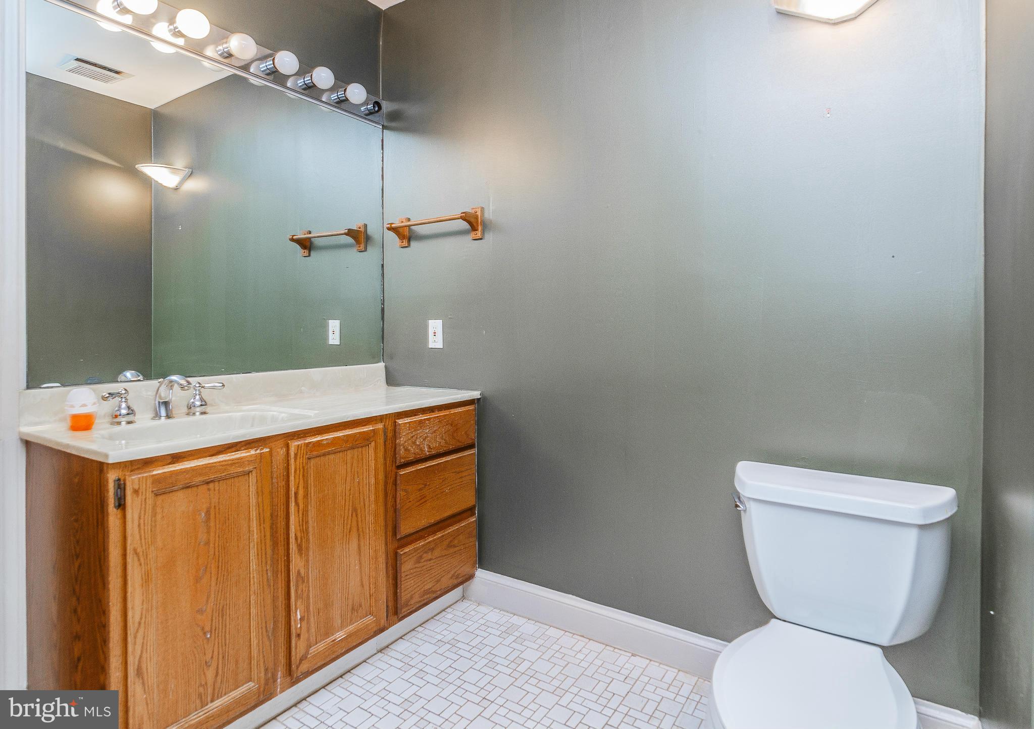 11101 Glen Road Potomac, MD 20854 - Photo 18 of 30 Bath