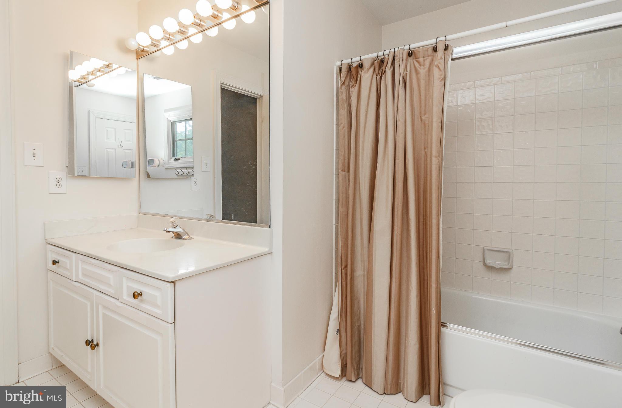 11101 Glen Road Potomac, MD 20854 - Photo 21 of 30 Bath
