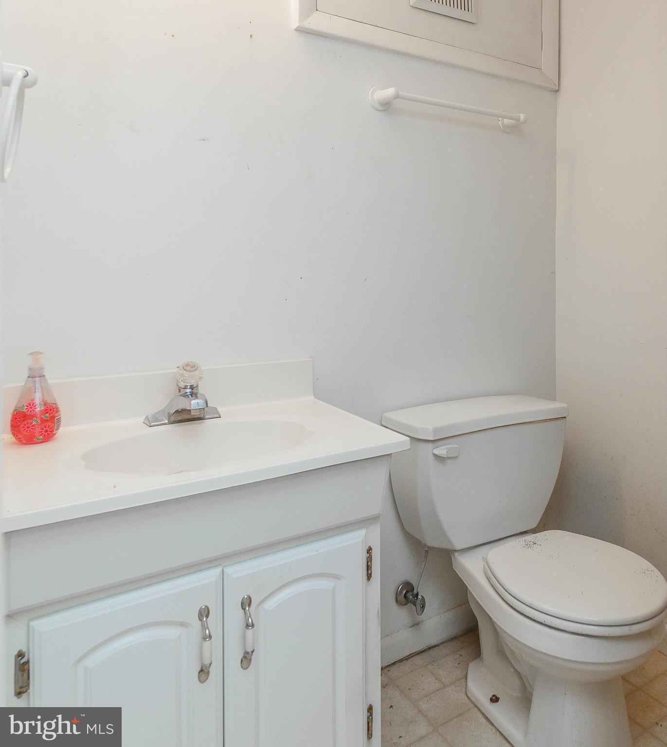 11101 Glen Road Potomac, MD 20854 - Photo 24 of 30 Bath