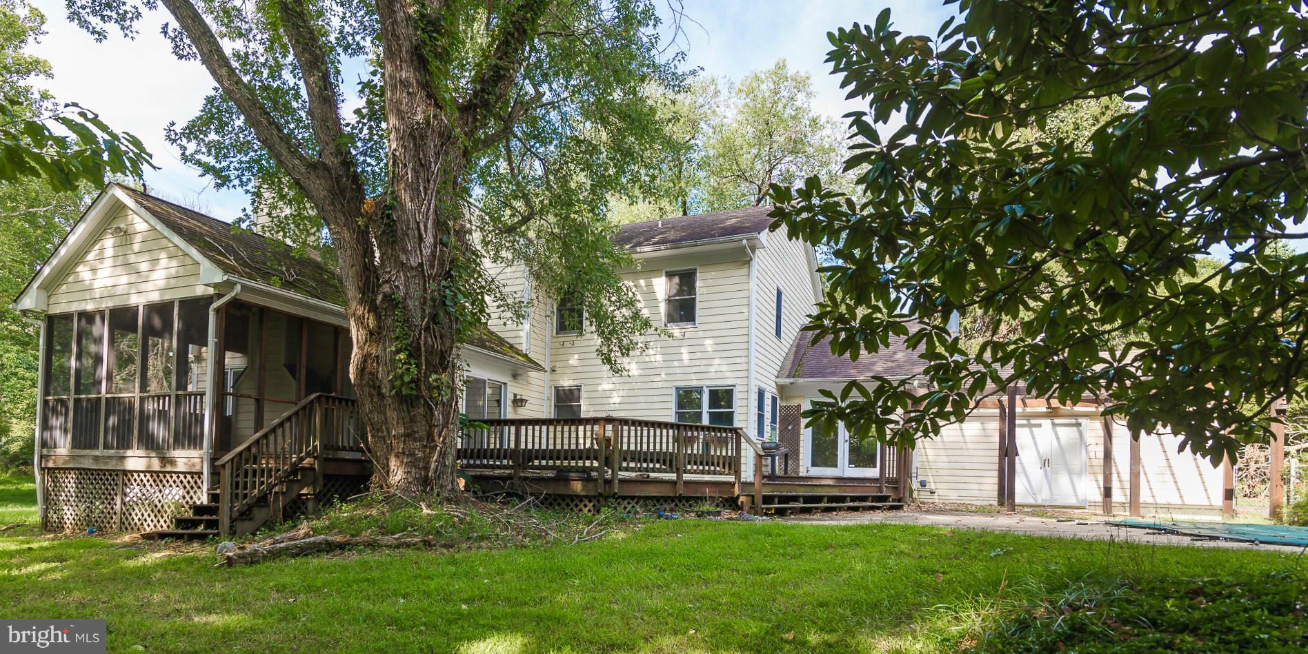 11101 Glen Road Potomac, MD 20854 - Photo 26 of 30 Exterior (Rear)