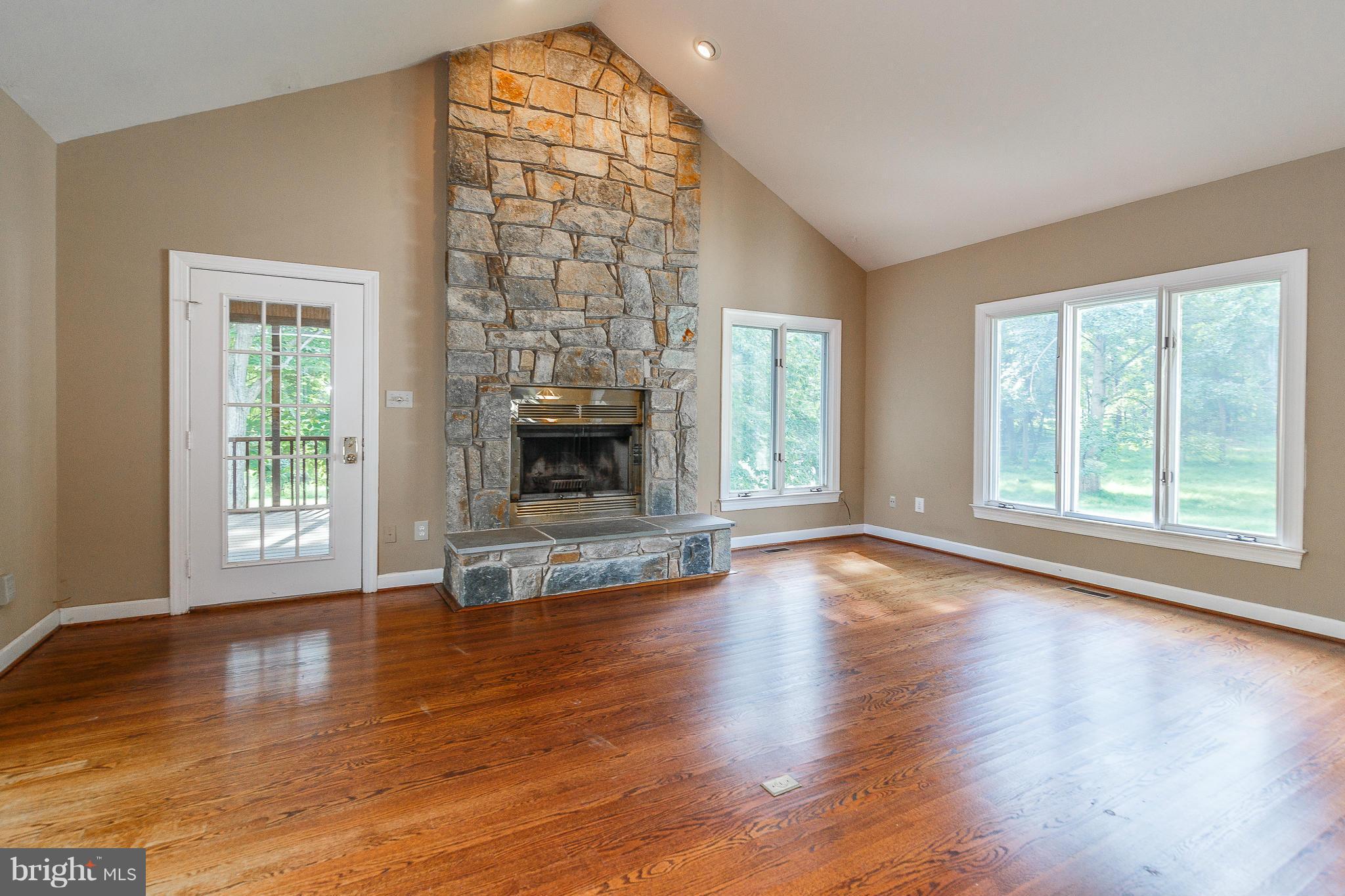 11101 Glen Road Potomac, MD 20854 - Photo 5 of 30 Family Room