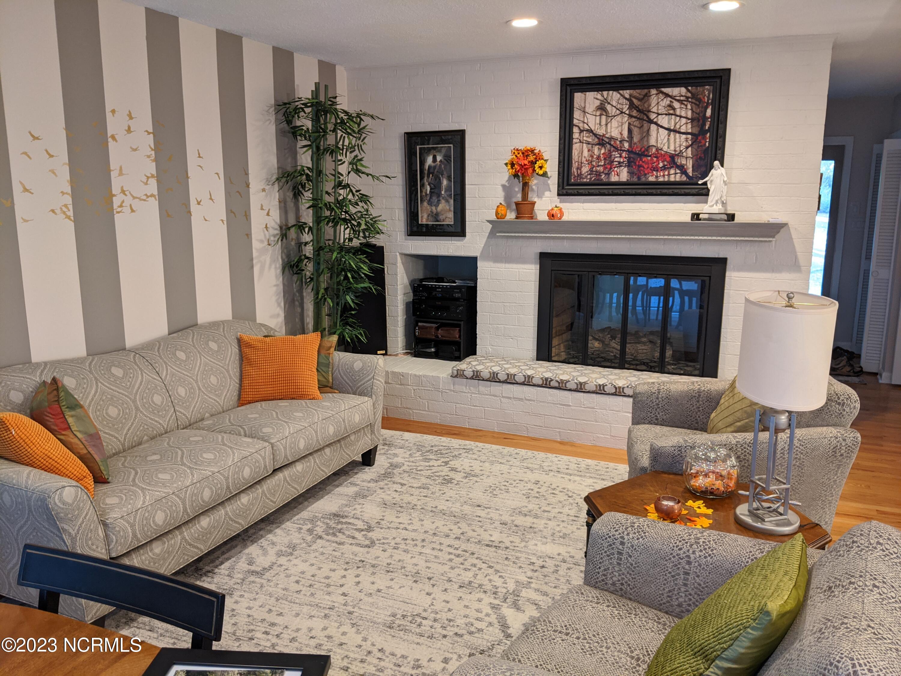 3096 Niagara Carthage Road Carthage, NC 28327 - Photo 11 of 14 juett living room