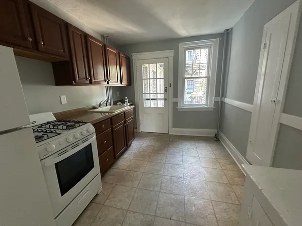 $1,950 | 12 Brooks Park, Unit 6, Medford, MA 02155