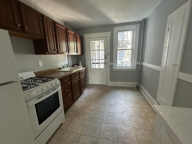 $1,950 | 12 Brooks Park, Unit 6, Medford, MA 02155