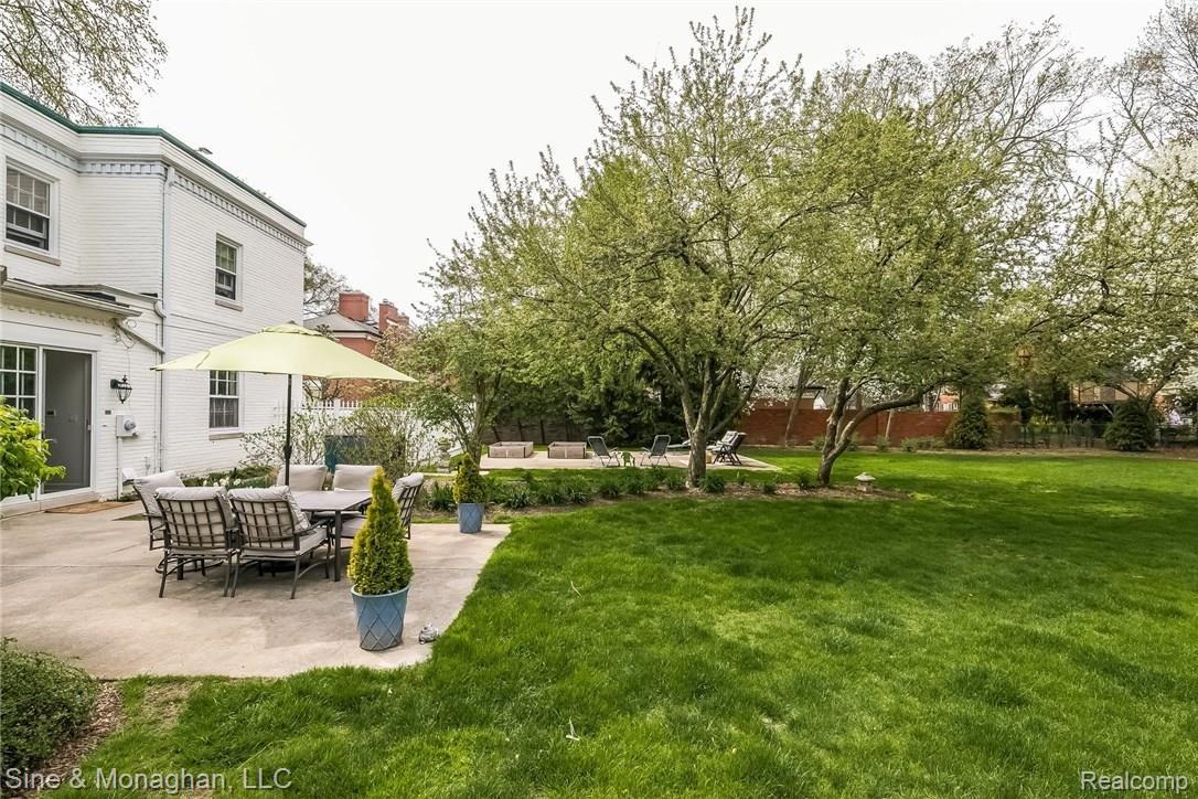 76 Lothrop Road Grosse Pointe, MI 48236 - Photo 67 of 70 066-Rear_View-5718432-medium.jpg
