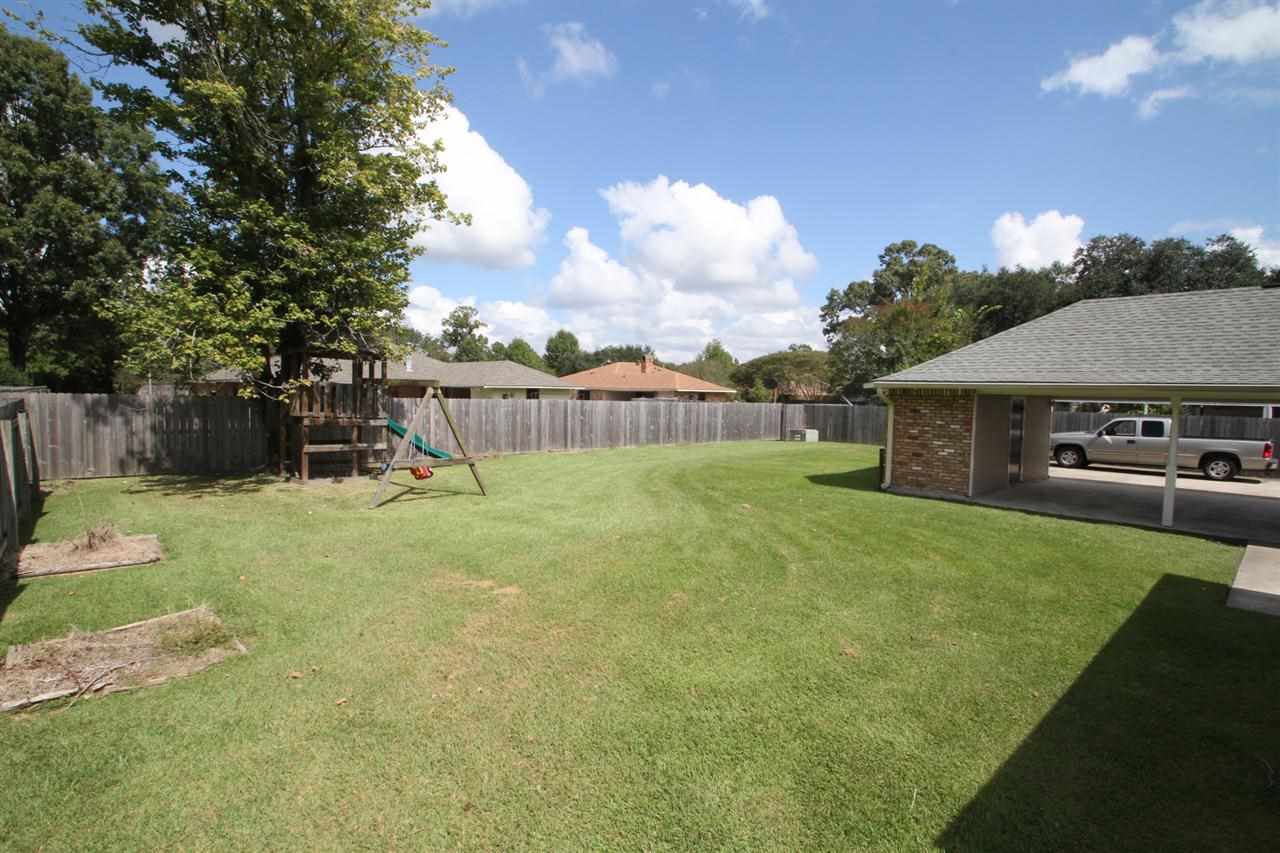 13817 Shady Ridge Avenue Baton Rouge, LA 70817 - Photo 3 of 28 backyard