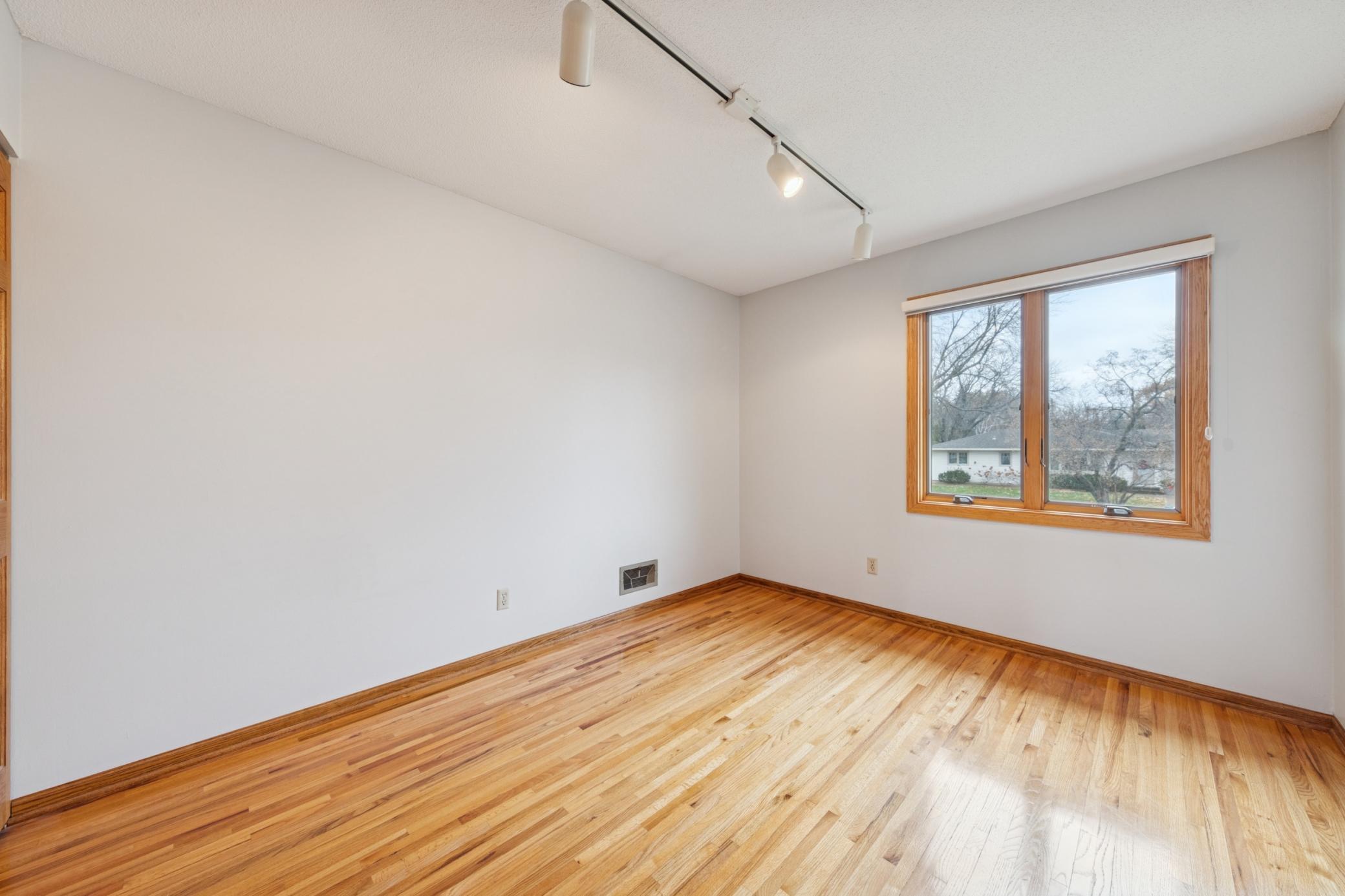 1781 Serpentine Drive Eagan, MN 55122 - Photo 15 of 39